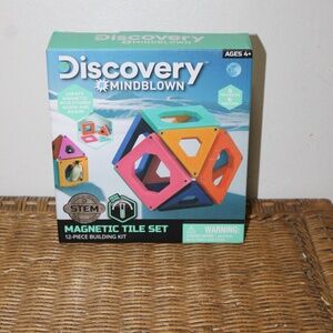 Discovery Mindblown.  Magnetic Tile Set.  Ages 4+.  12-piece Building Kit.